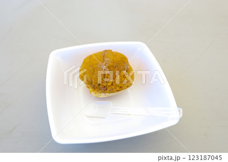 【食べ物】うに貝焼き 123187045