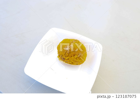 【食べ物】うに貝焼き 123187075