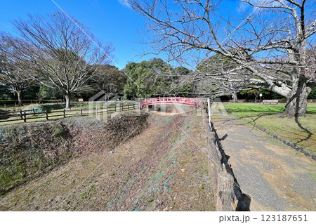 小山城 (遠江国) 模擬天守閣と三日月堀 小山城 (遠江国) 模擬天守閣と三日月堀 123187651