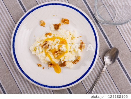 Portion of traditional Catalan dessert, mato with honey and nuts 123188196