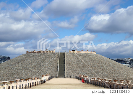 五色塚古墳 後円部(兵庫県 神戸市) 五色塚古墳 後円部(兵庫県 神戸市) 123188430