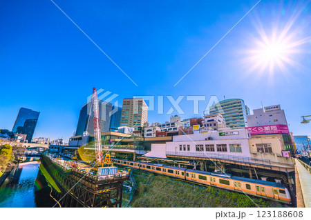 日本の東京都市景観 御茶ノ水橋から御茶ノ水駅などを望む。左奥に聖橋=10日 日本の東京都市景観 御茶ノ水橋から御茶ノ水駅などを望む。左奥に聖橋=10日 123188608