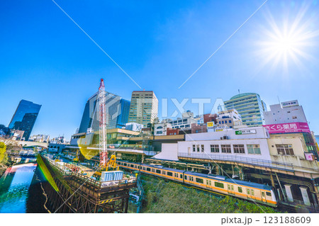 日本の東京都市景観 御茶ノ水橋から御茶ノ水駅などを望む。左奥に聖橋=10日 日本の東京都市景観 御茶ノ水橋から御茶ノ水駅などを望む。左奥に聖橋=10日 123188609