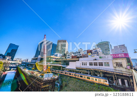 日本の東京都市景観 御茶ノ水橋から御茶ノ水駅などを望む。左奥に聖橋=10日 日本の東京都市景観 御茶ノ水橋から御茶ノ水駅などを望む。左奥に聖橋=10日 123188611