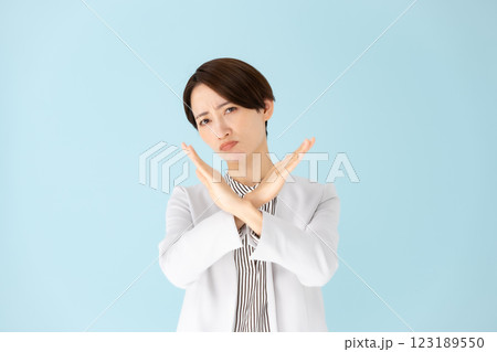 女性 ビジネス ポートレート バツ 女性 ビジネス ポートレート バツ 123189550