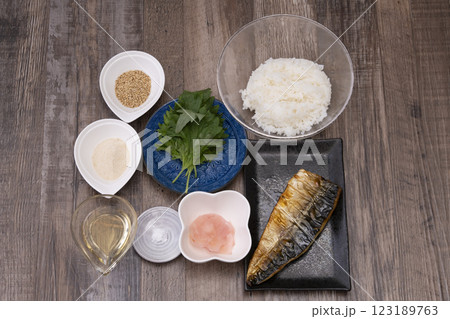 焼き鯖寿司を作る工程レシピ 焼き鯖寿司を作る工程レシピ 123189763