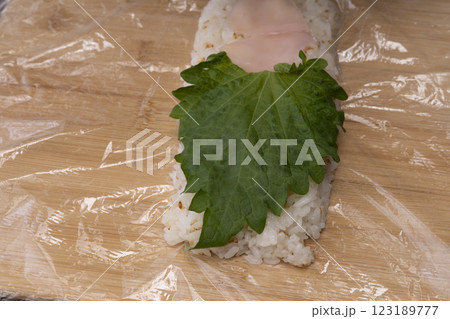 焼き鯖寿司を作る工程レシピ 焼き鯖寿司を作る工程レシピ 123189777