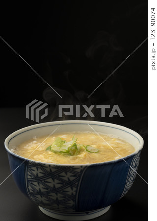 熱々のかきたまうどん ブツ撮り 熱々のかきたまうどん ブツ撮り 123190074