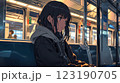 電車で座っている女性 123190705