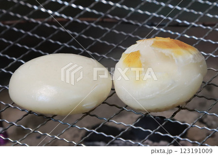 火鉢の餅焼き 火鉢の餅焼き 123191009