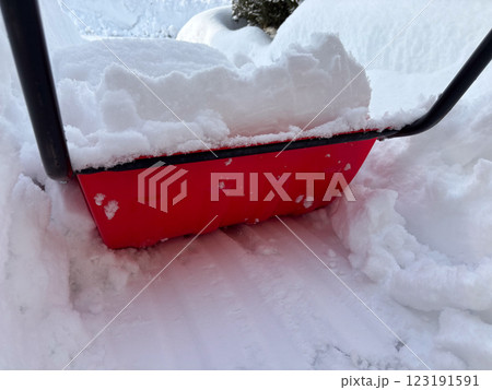 スノーダンプ　雪寄せ作業　冬　大雪　スコップ　イメージ 123191591