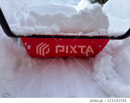 スノーダンプ　雪寄せ作業　冬　大雪　スコップ　イメージ 123191592