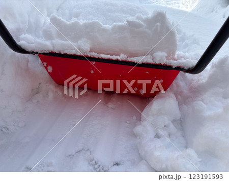 スノーダンプ　雪寄せ作業　冬　大雪　スコップ　イメージ 123191593