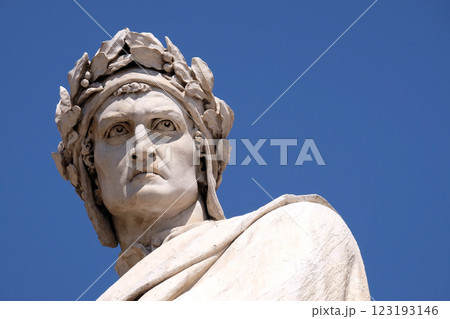 Dante Alighieri statue in Santa Croce square in Florence, Italy Dante Alighieri statue in Santa Croce square in Florence, Italy 123193146