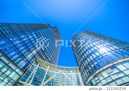 日本の東京都市景観 神田淡路町二丁目のワテラスなどを望む。新しい時代に、希望の光＝10日 123193234