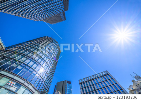 日本の東京都市景観 神田淡路町二丁目のワテラスなどを望む。新しい時代に、希望の光＝10日 123193236