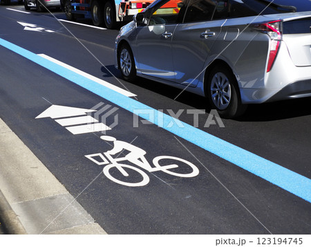 自転車専用通行帯 123194745