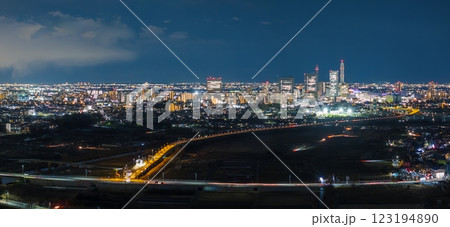 空撮「埼玉県」見沼からさいたま新都心の夜景を撮影　さいたま市 123194890