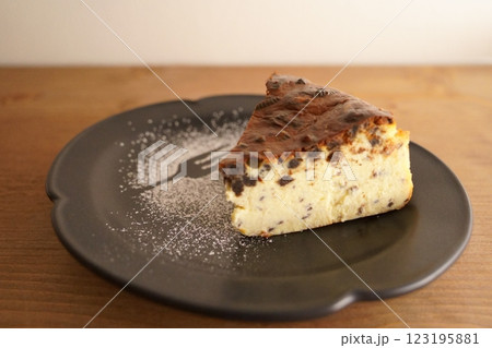 オレオバスクチーズケーキ 123195881