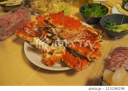 おうちで楽しむタラバガニの宴 123196296
