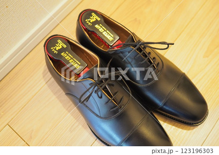 紳士の足元 スコッチグレインの革靴 紳士の足元 スコッチグレインの革靴 123196303