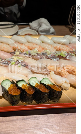 寿司食べ放題の至福 好きなだけ味わう贅沢 寿司食べ放題の至福 好きなだけ味わう贅沢 123196380