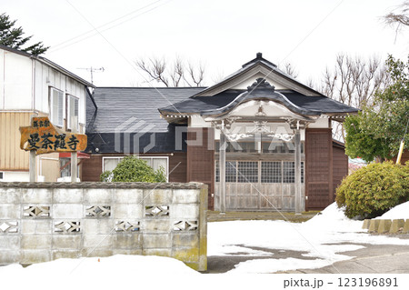 冬の北海道江差町で曼荼羅寺境内の風景を撮影 冬の北海道江差町で曼荼羅寺境内の風景を撮影 123196891