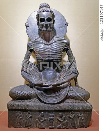 ガンダーラ仏の至宝のひとつであり世界に唯一のほぼ完全な釈尊苦行仏-ラホール博物館 ガンダーラ仏の至宝のひとつであり世界に唯一のほぼ完全な釈尊苦行仏-ラホール博物館 123197147