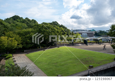 横浜都筑中央公園の円形広場 123198067
