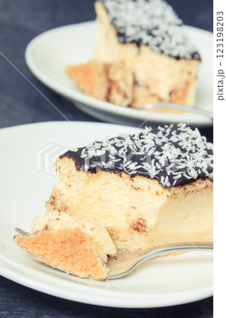 Fresh baked cheesecake on plate. Delicious dessert 123198203