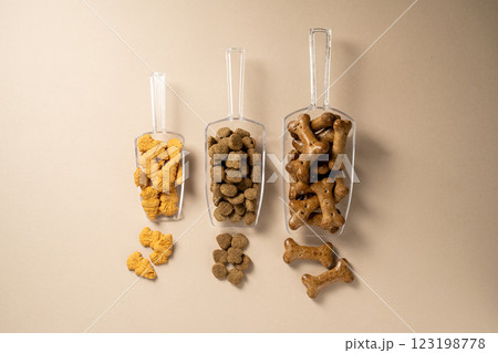Pet food. Dry food for cats, dogs and bunnies. Nutrition for pets Pet food. Dry food for cats, dogs and bunnies. Nutrition for pets 123198778