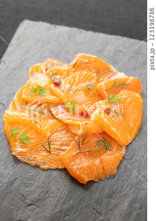 おいしいサーモン 123198786