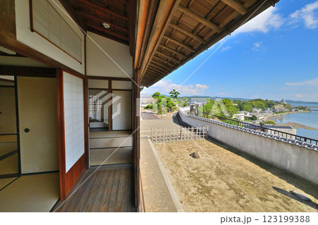 豊後 杵築城 模擬天守と武家屋敷 123199388