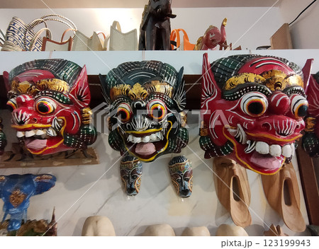 Typical souvenirs and handicrafts of Bali at the famous Ubud Market 123199943