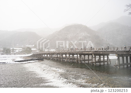 雪の渡月橋 雪の渡月橋 123200253