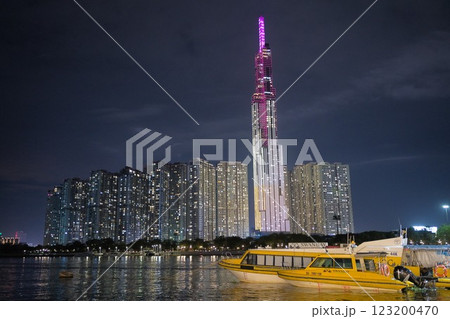 船と夜景 123200470