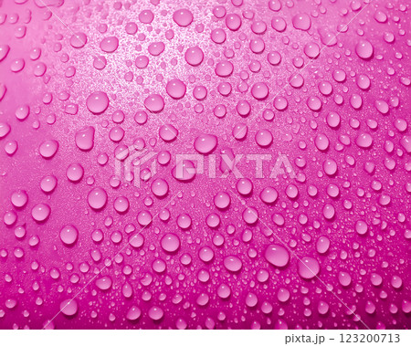 水滴と撥水加工された自動車のボンネットのイメージ素材 ピンク色 水滴と撥水加工された自動車のボンネットのイメージ素材 ピンク色 123200713