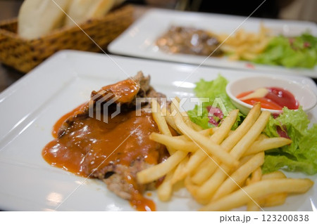 ステーキ 123200838