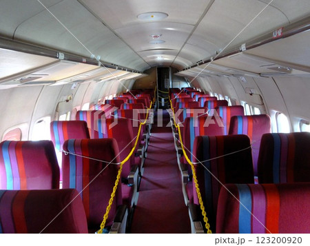 YS11機内  客室  (岐阜かかみがはら航空宇宙博物館) YS11機内  客室  (岐阜かかみがはら航空宇宙博物館) 123200920
