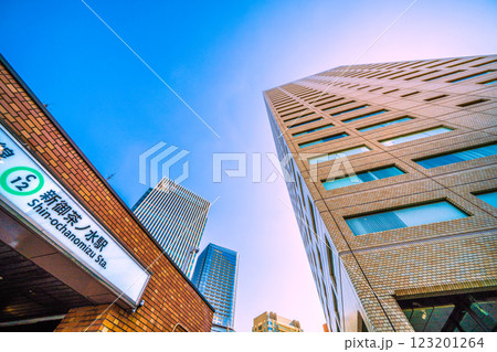 日本の東京都市景観 新御茶ノ水駅や御茶ノ水ソラシティ（左上）、ワテラスなどを望む。新時代へ＝10日 123201264