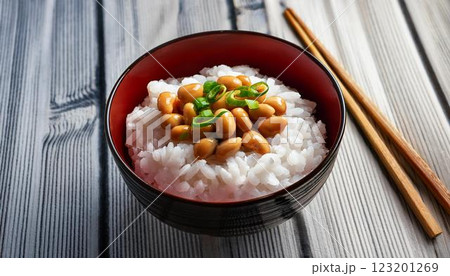 納豆ご飯 – シンプルで栄養満点の和5 納豆ご飯 – シンプルで栄養満点の和5 123201269