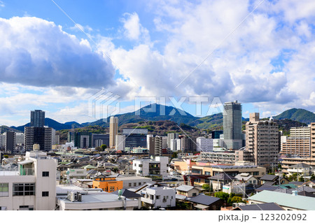 (金峰山・都市景観) 金峰山を背景に映える都市景観パノラマ風景(熊本市世安町) (金峰山・都市景観) 金峰山を背景に映える都市景観パノラマ風景(熊本市世安町) 123202092