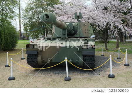 自衛隊の春祭りで公開された75式自走りゅう弾砲 123202099