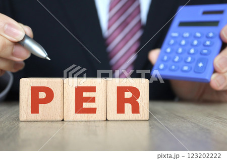PER（株価収益率） ビジネスマン 123202222
