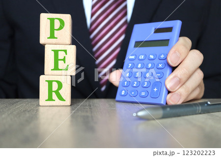PER(株価収益率) ビジネスマン PER(株価収益率) ビジネスマン 123202223