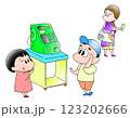公衆電話と子供たち 123202666