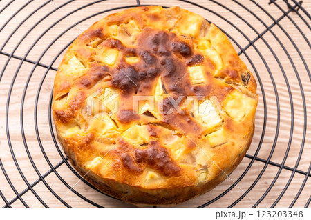 りんごとさつま芋のケーキ 123203348