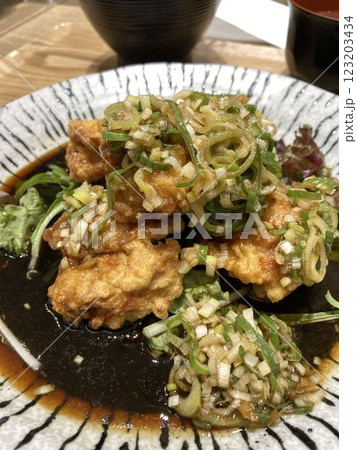 伊丹空港で食べる「油淋鶏定食」 伊丹空港で食べる「油淋鶏定食」 123203434