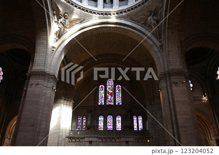 モンマルトルのサクレクール寺院の内部 123204052