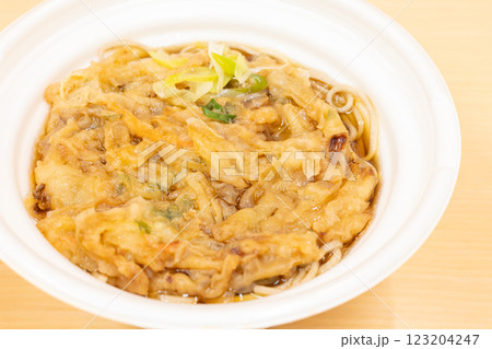 おいしいコンビニの天ぷら蕎麦 おいしいコンビニの天ぷら蕎麦 123204247